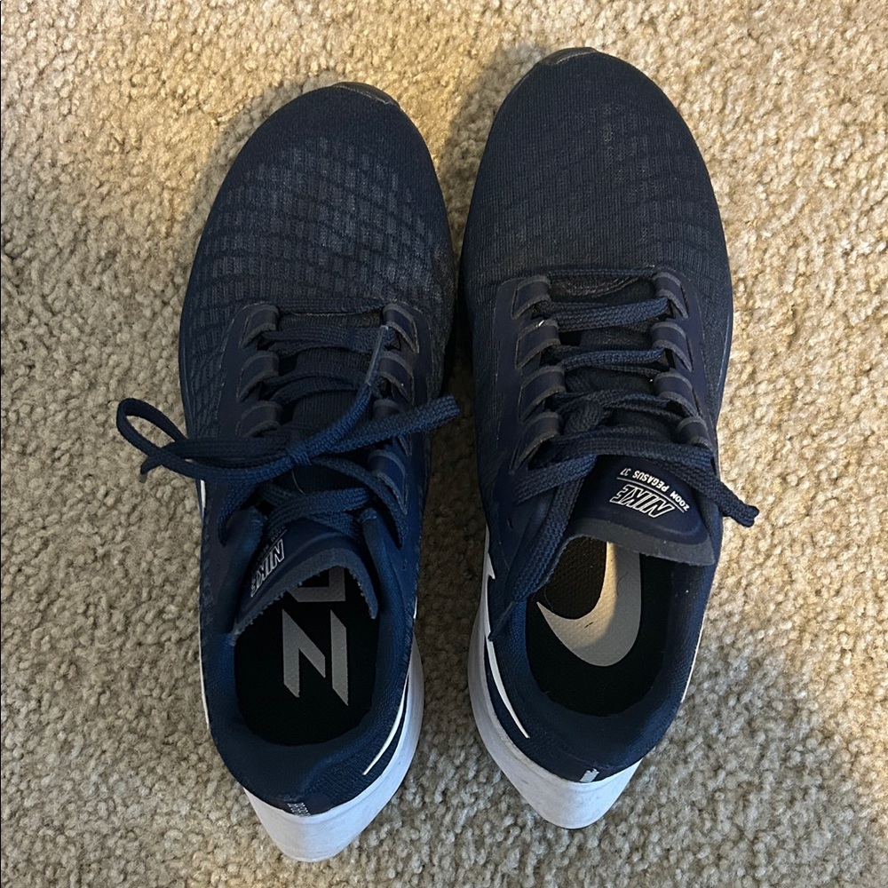 Nike Women’s Navy and White Sneakers -Zoom Pegasus